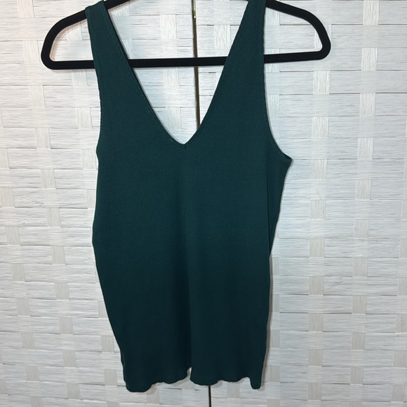 Express One Eleven Ribbed Green V Neck Tank Top Size Large - Picture 4 of 8